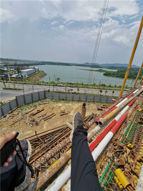 长乐区作业中发生设备损坏或人员意外，责任怎么划分？