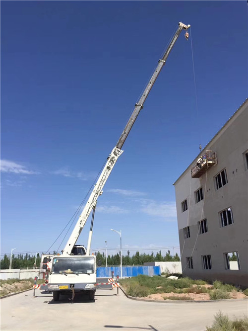 长乐区“轻装强干”—— 吊车的 “轻量化臂架” 技术